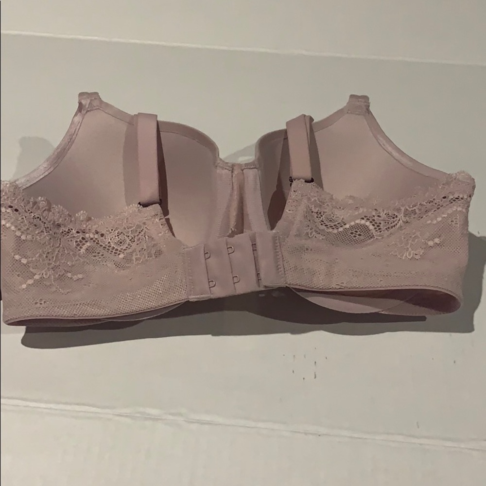 SPANX Undie-tectable Lightly Lined. NWT BRA. 32D - Picture 4 of 8